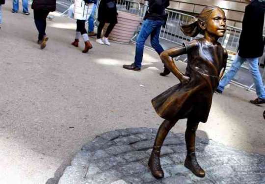 Fearless girl: una bambina impavida contro il Charging Bull